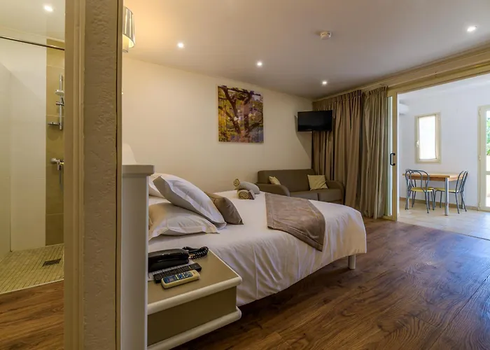 & Restaurant San Pellegrino ホテル Folelli