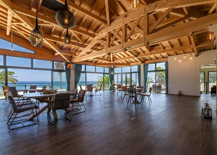 & Restaurant San Pellegrino Отель Folelli